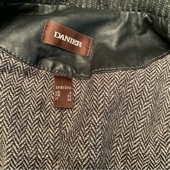 🌟HOST PICK🌟Danier Woman’s Genuine  Black Leather Jacket Full Zip Size 3XS - Picture 8 of 11